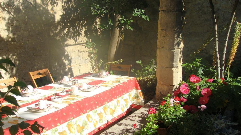 Bed and Breakfast Le Richelieu Uzès Exterior foto