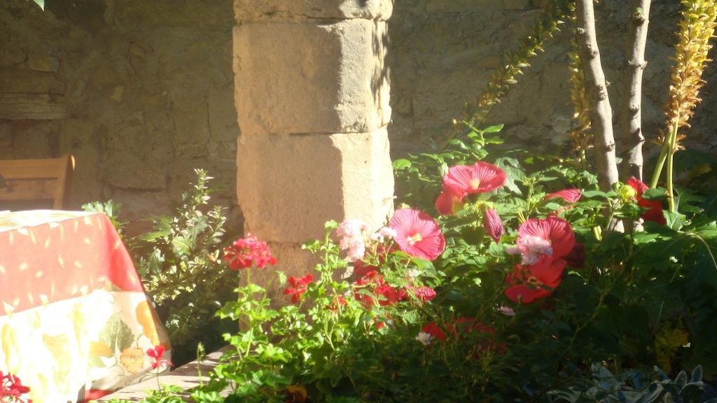 Bed and Breakfast Le Richelieu Uzès Exterior foto